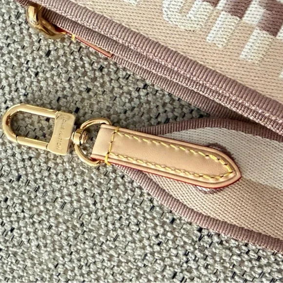 Louis Vuitton Bandouliere Strap for speedy 20. - Picture 6 of 11